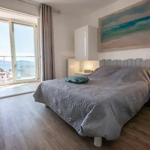 Appartement Très Beau T2 Climatisé Refait à Neuf, Vue Panoramique Exceptionnelle à 120m à Pied De La, La Ciotat